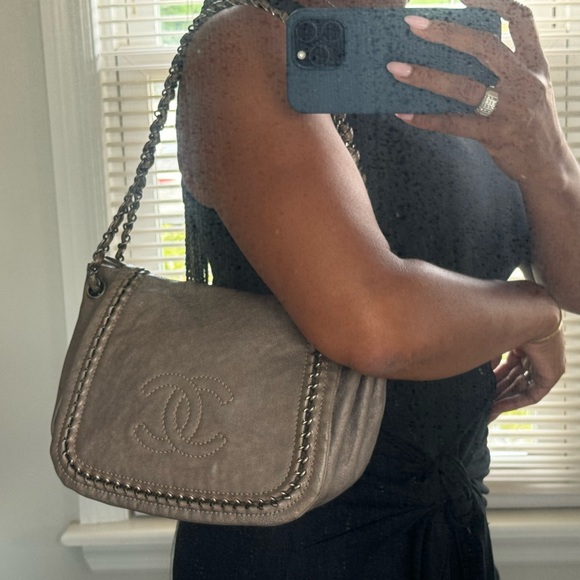 Chanel 💯 % Authentic Handbag - Picture 6 of 16